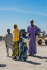 A family waits for food aid in an IDP camp in Diffa, Niger (©Arno Trümper/adelphi)